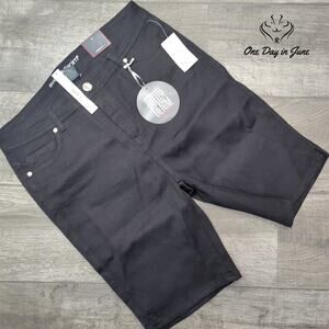 Avenue Denim Butter Denim Shorts Size 14